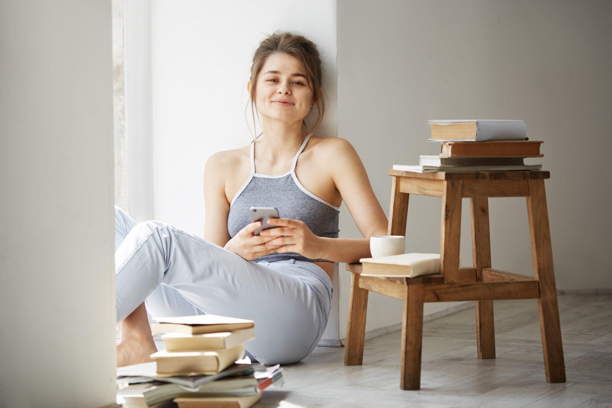 Espacio de lectura minimalista